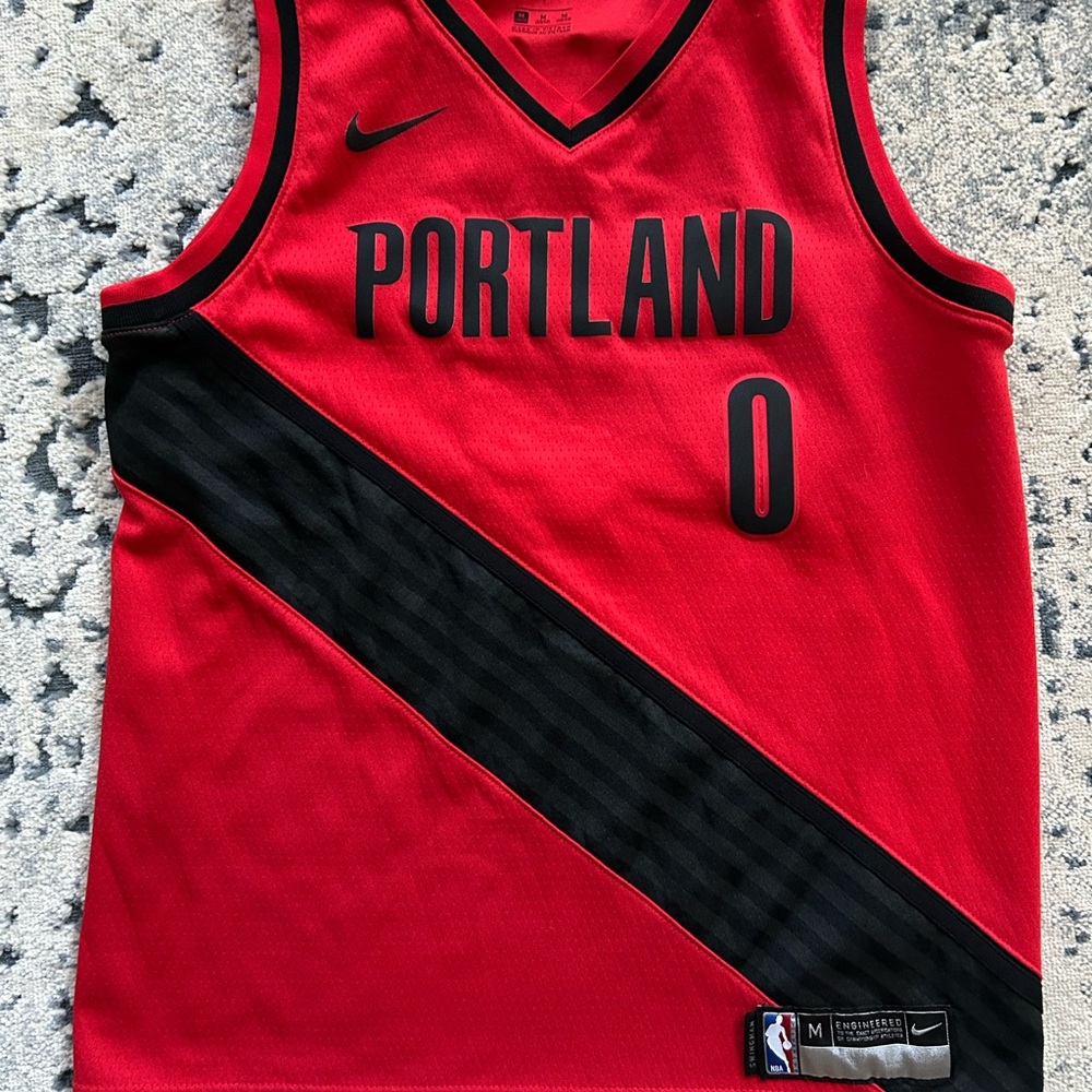 Nike Portland Trail Blazers Damian Lillard Youth M Jersey